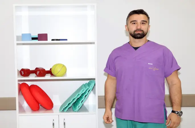 Spor Hekimliği Uzmanı Dr. Ferhat Burak Çankaya, Sivas Numune Hastanesi’nde hasta kabulüne başladı.