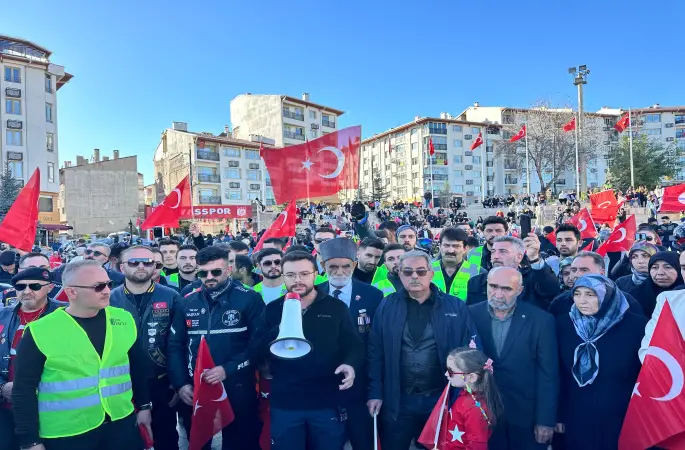 Sivas’ta, Geleceğe Bir’İz Grubunun şehit Şeyda Yılmaz’ın adına bayrak konvoyu düzenlendi