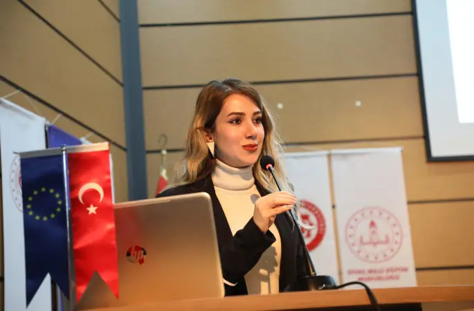 MUTLU ÇOCUK İÇİN  UZMAN KONFERANSI