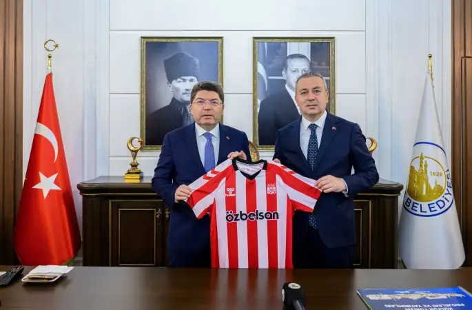 Adalet Bakanı Yılmaz Sivas Belediye Başkanı Dr Adem Uzunu ziyaret etti