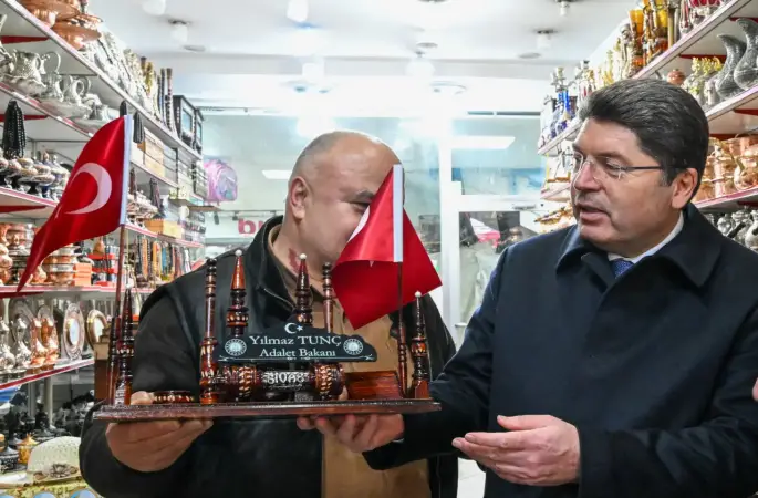 Sivas’ta Adalet Bakanı Yılmaz Tunç Sevgi Seline Uğradı