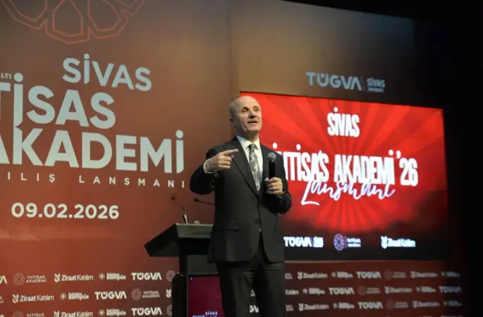 Sivas’ta YÖK Başkanı Erol Özvar’dan Gençlere Mesaj: “Üniversite Sıralarıyla Sınırlı Kalmayın”