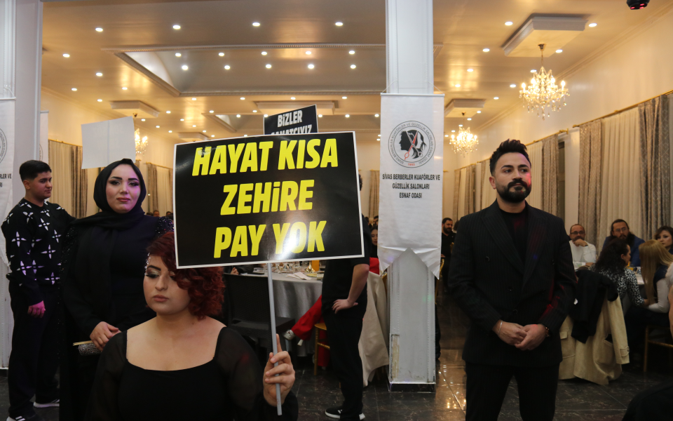 UYUŞTURUCU İLE MÜCADELEYE KUAFÖRLERDEN DESTEK