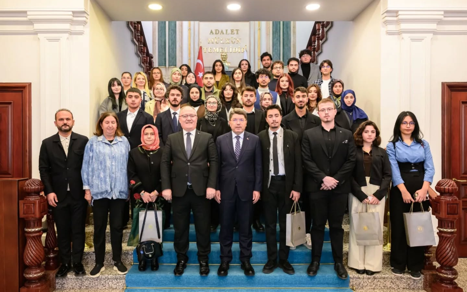 Sivas Cumhuriyet Üniversitesi Hukuk Fakültesi Öğrencilerinden Adalet Bakanı Yılmaz Tunç’a Ziyaret