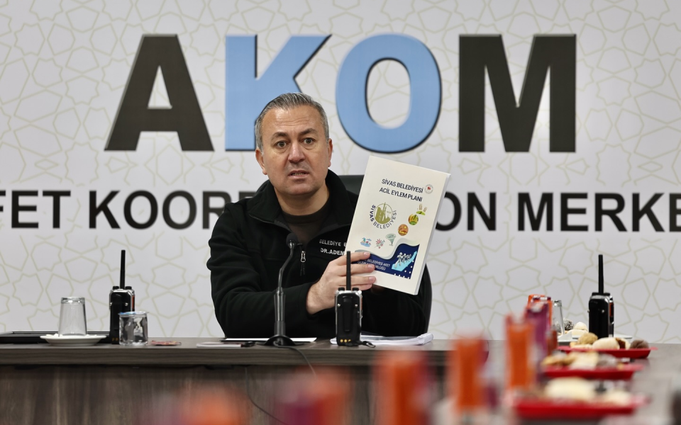 Başkan Adem Uzun Akkomu ziyaret etti