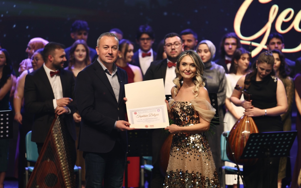 “Arabesk Gecesi” sanatseverlere unutulmaz bir müzik ziyafeti sundu