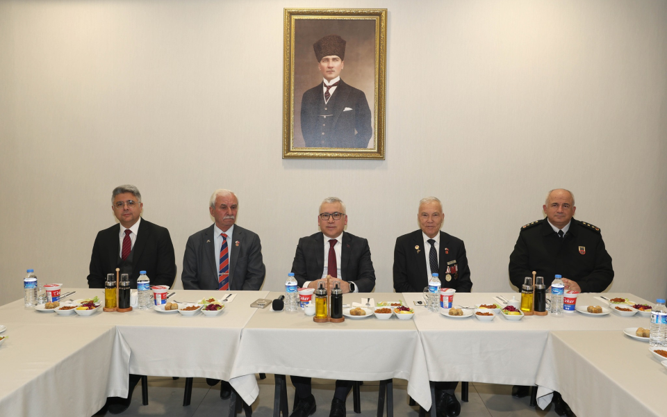 Türkiye Muharip Gaziler Derneği Genel Başkanı Beyazıt Yumuk ve Ankara Muharip Gaziler Derneği üyeleri, Sarıkamış Harekâtı’nın 111. yıl dönümü dolayısıyla Sarıkamış’ta düzenlenen anma program