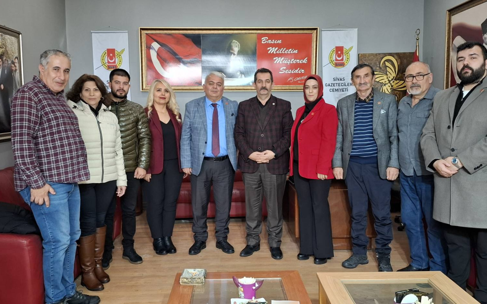 CHP Sivas İl Başkanı Yılmaz Coşkun ve Yönetiminden  Sivas Gazeteciler Cemiyetine Gazeteciler Günü Ziyareti