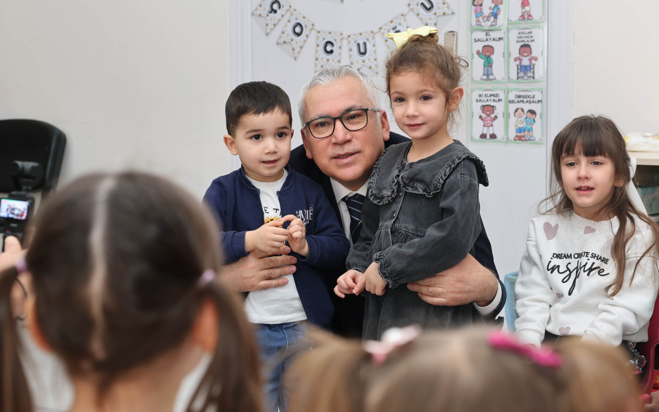 Vali Yılmaz Şimşek, Melek Reşit Hanım Anaokulunu ziyaret etti.