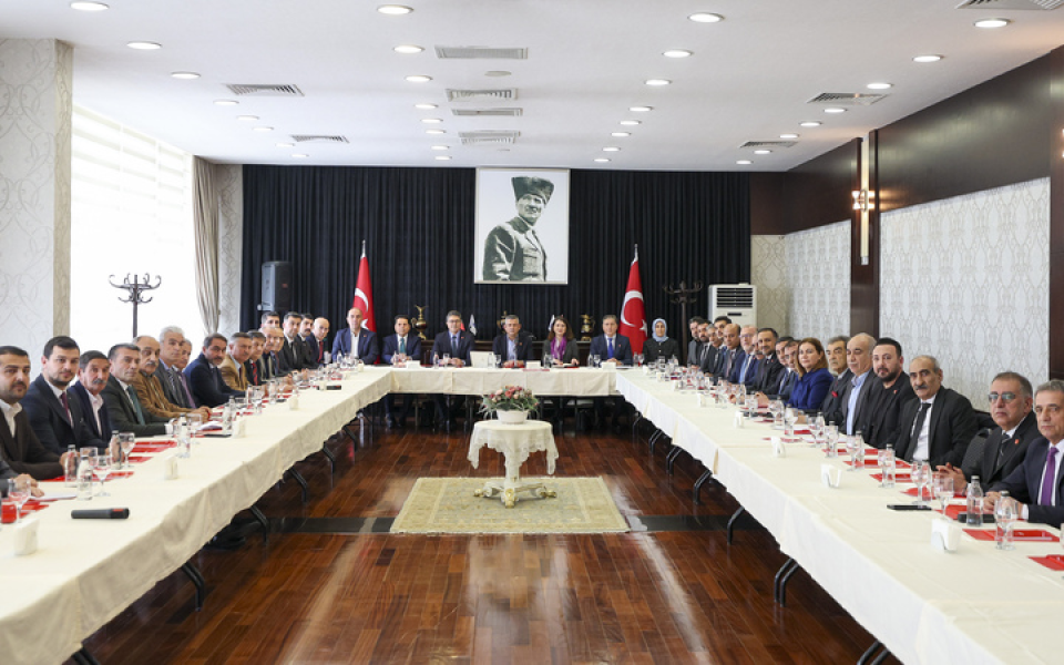CHP Lideri Özgür Özel, Doğu ve Güneydoğu İl Başkanları ile Bir Araya Geldi