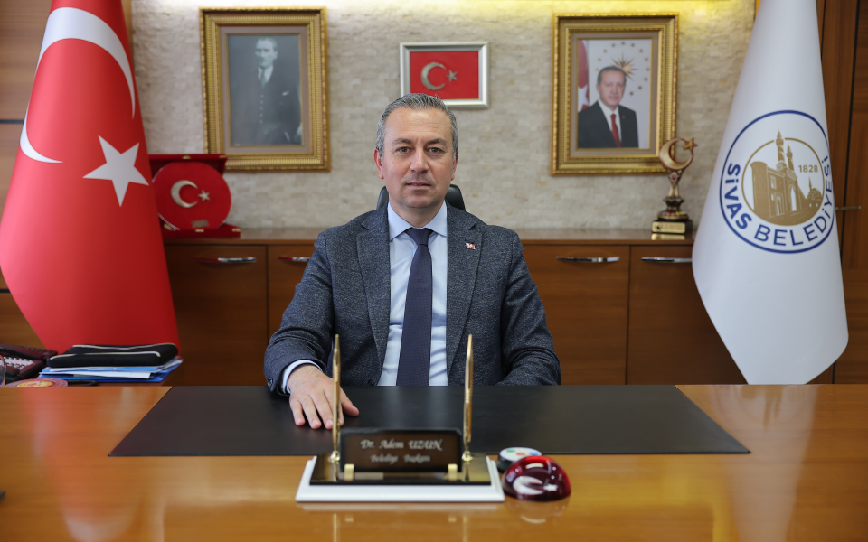 Sivas Belediye Başkanı Dr. Adem Uzun, Miraç Kandili dolayısıyla kutlama mesajı yayınladı