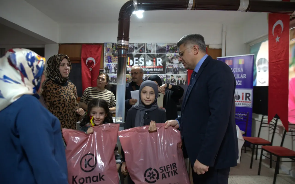 Sivas’ta Yardım Eli Minik Kalplere Dokundu