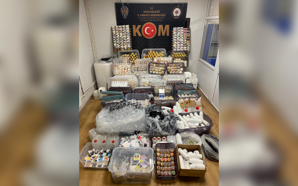 GEMEREK İLÇESİNDE ARANAN ŞAHIS YAKALANDI