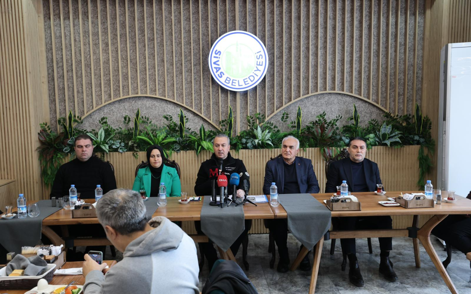 "MASADAN DEĞİL, SAHADAN YÖNETTİK"