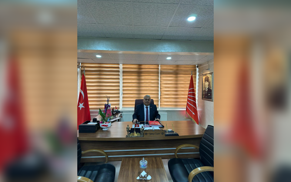 Cumhuriyet Halk Partisi İl Başkanı Yılmaz Coşkun Yarı yılda Atatürk'ü ve İstiklal Marşını Silmeye çalışmak Cumhuriyet'e açık bir saldırıdır dedi