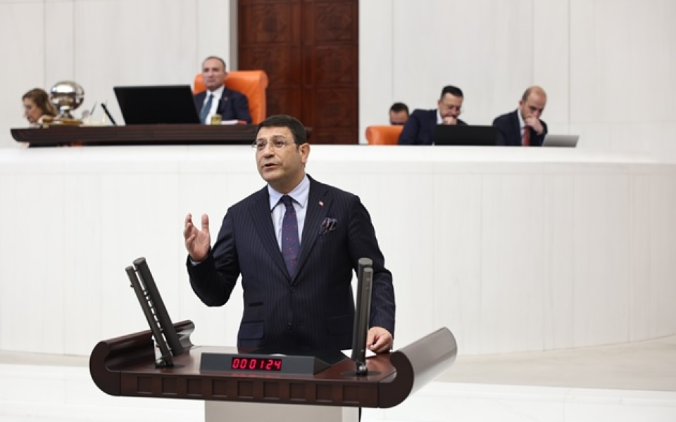 DEVA Partili İdris Şahin’den Varlık Fonu çıkışı: “Milletin şirketlerini dış borca teminat gösteriyorlar” “İktidarın enflasyon tezi akla ve bilime aykırıydı; ülkeyi uçurumun kenarına bıraktılar”