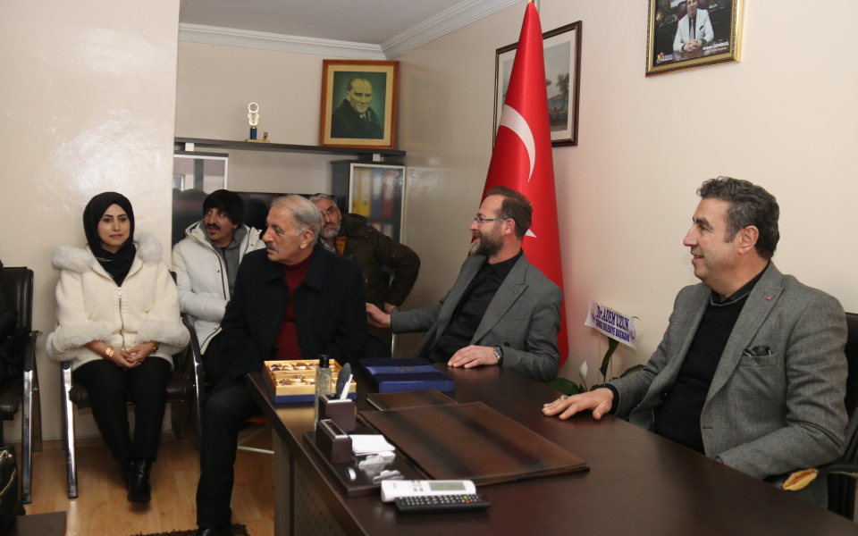 KURBAN KESİP DUA EDEREK GÖREVİNE BAŞLADI