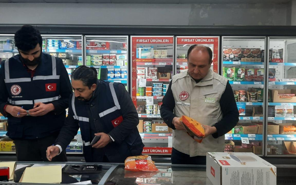 RAMAZAN AYININ YAKLAŞMASIYLA  BİRLİKTE GIDA DENETİMLERİNE HIZ VERİLDİ