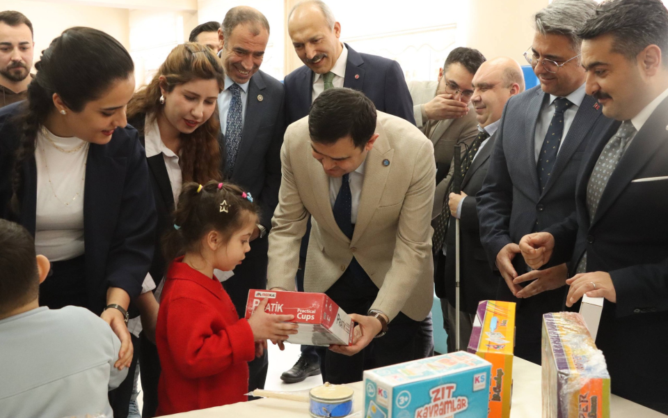 Şefik Güngör Özel Eğitim Uygulama Okulunda materyal dağıtımı ve Aile Çocuk Eğitim Merkezinde atölye açılışı gerçekleştirildi