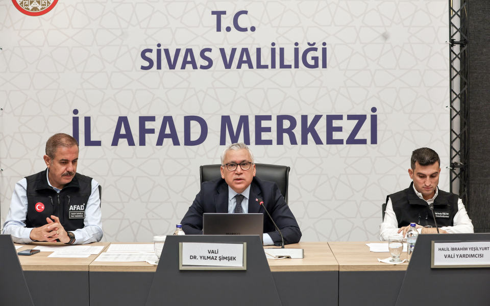 Vali Şimşek: Ekiplerimiz Teyakkuzda